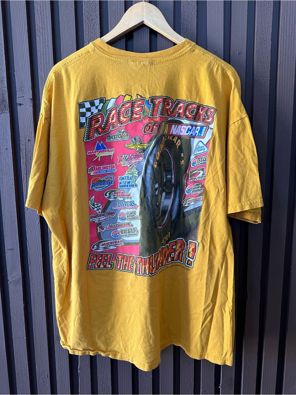 NASCAR 2000 Feel The Thunder Race Tracks Gold T-Shirt Size 2XL